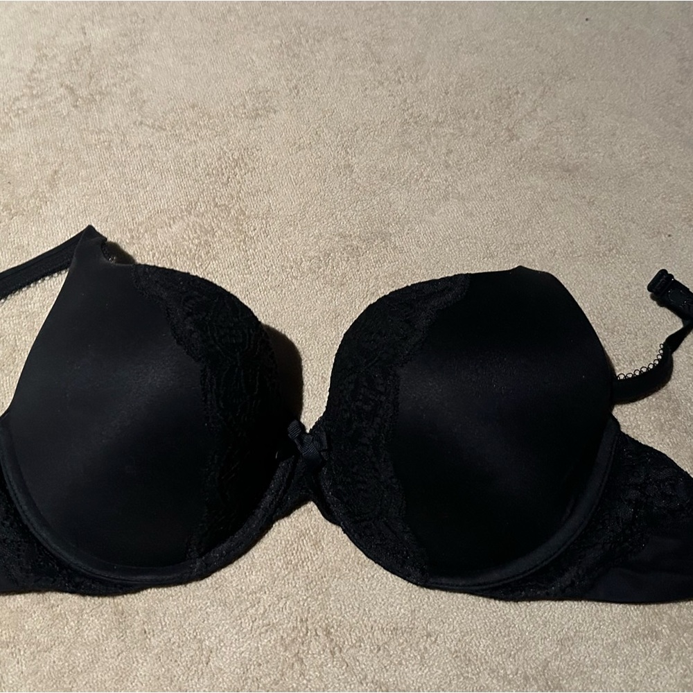 Victoria’s Secret Black push up bra Body by Victoria